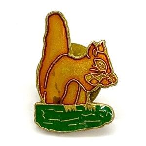 Squirrel‎ lapel pin, jacket, hat, vest, book bag pin, animal lovers, outd…